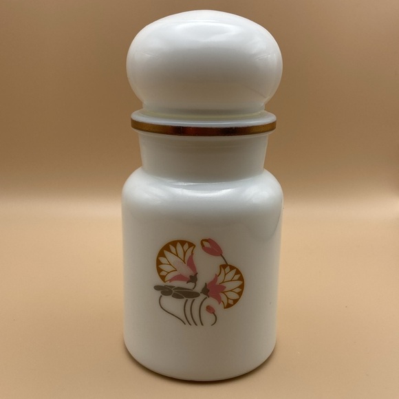 Vintage Milk Glass Apothecary Jar with bubble lid. Made in Belgium. - Picture 10 of 12